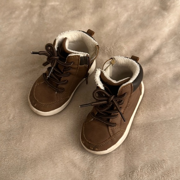 H&M baby booties sz 4-5 worn but still great - Picture 1 of 3